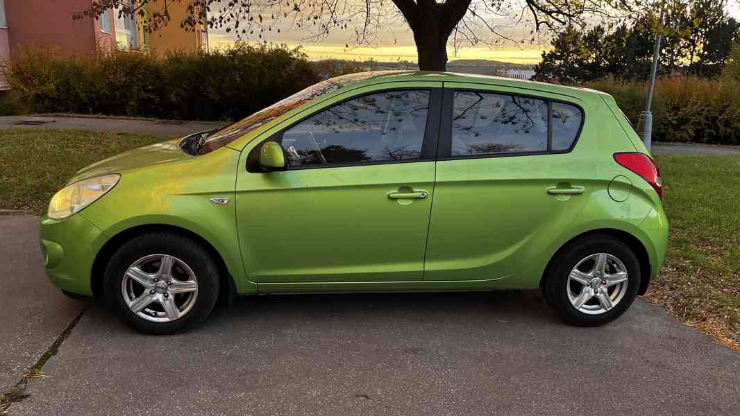 Hyundai i20 1,2 57 kW 2011, STK 03/27 - foto 4