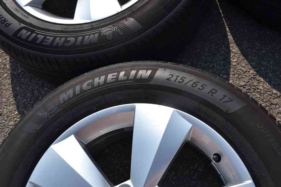 Letní NOVÁ Alu kola Š.Kodiaq/VW Tiguan+215/65R17 Michelin - foto 5