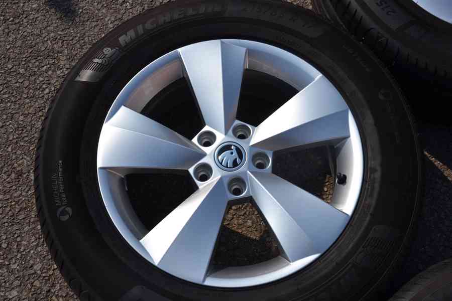 Letní NOVÁ Alu kola Š.Kodiaq/VW Tiguan+215/65R17 Michelin - foto 7