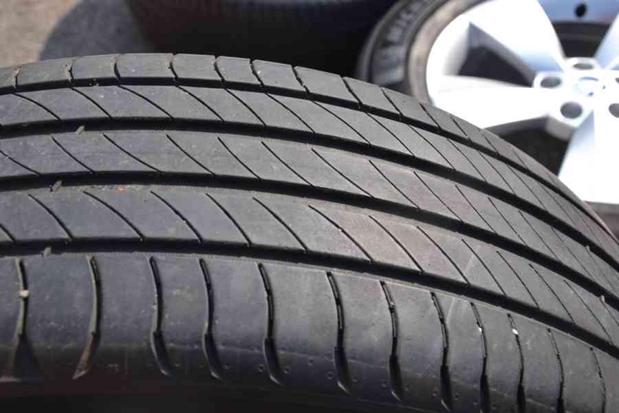 Letní NOVÁ Alu kola Š.Kodiaq/VW Tiguan+215/65R17 Michelin - foto 17