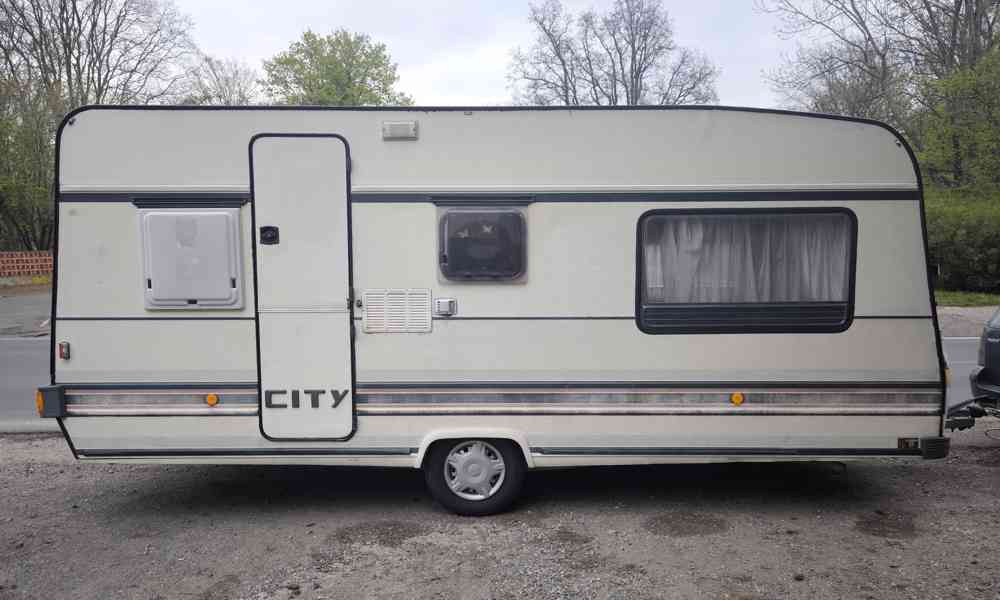 Pěkný a čistý Burstner 500 na pevné stání. Odvoz možný. - foto 6