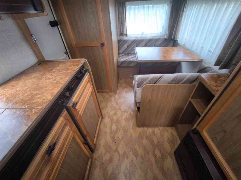 Pěkný a čistý Burstner 500 na pevné stání. Odvoz možný. - foto 8