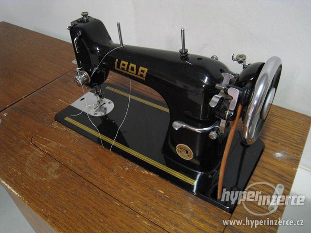 Starožitný šicí stroj LADA - foto 2