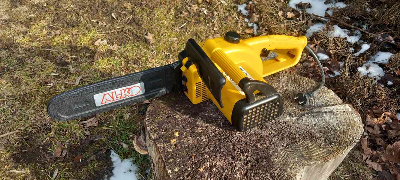 elektrická řetězová pila