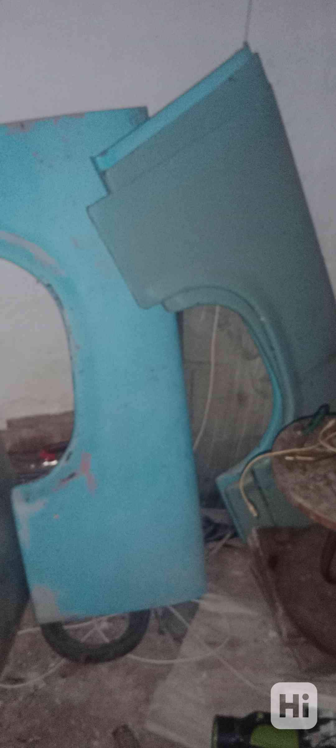 Trabant celi i s doklady   a další dili karoserie  - foto 1