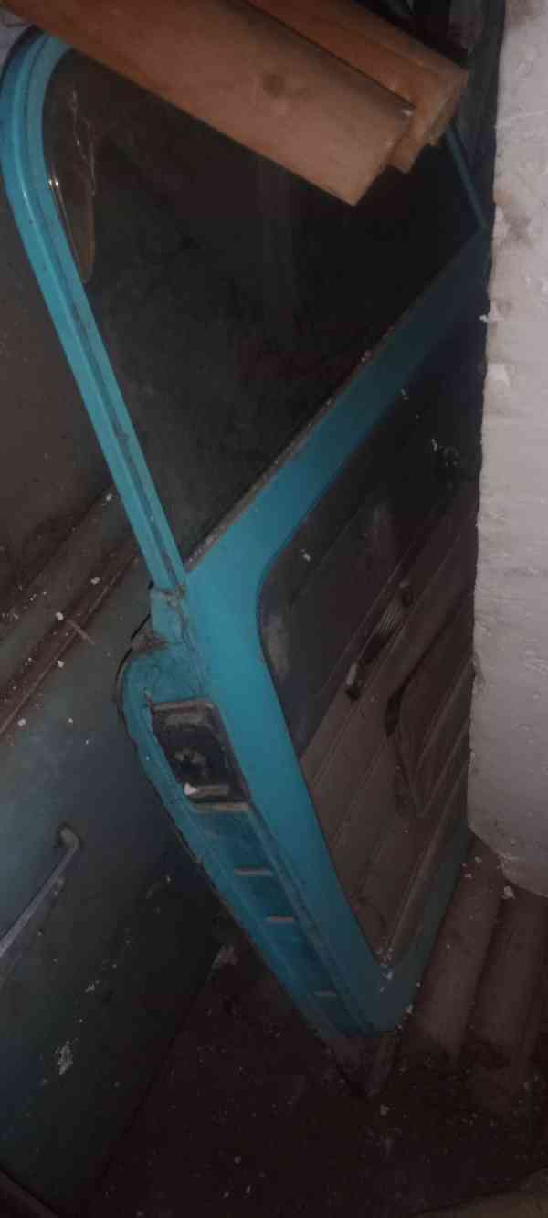 Trabant celi i s doklady   a další dili karoserie  - foto 10