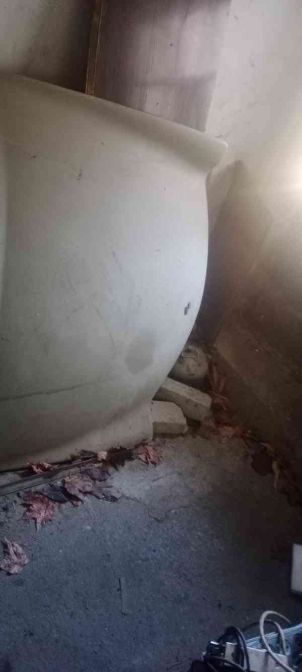Trabant celi i s doklady   a další dili karoserie  - foto 2