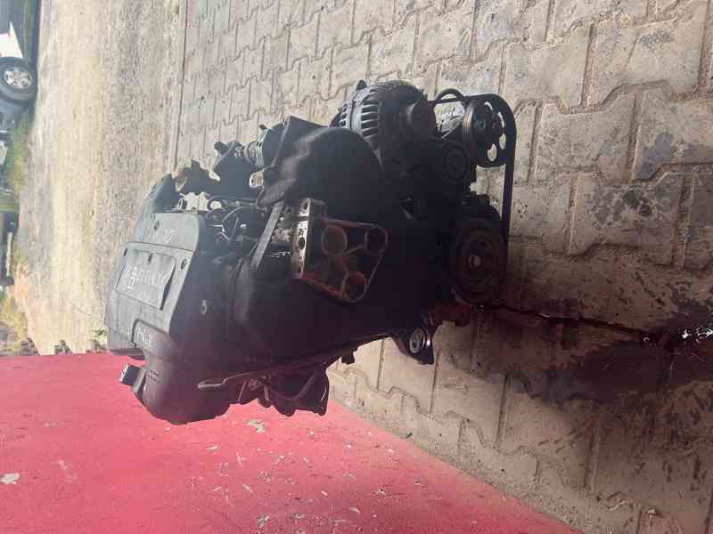 Motor 1,9 DCI F9Q Renault Trafic Master Kompletní - foto 2