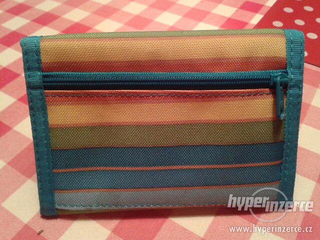 Krásná značková barevná peněženka Roxy - foto 4