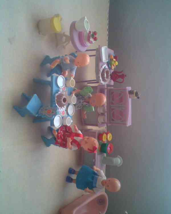 Retro nábyteček s panenkami - foto 6