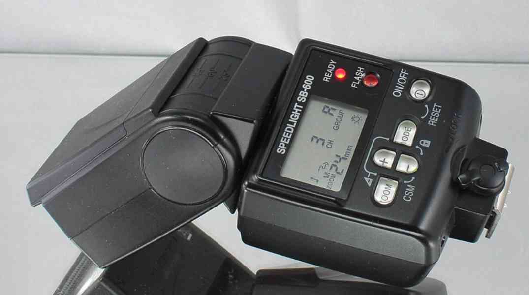 Nikon SPEEDLIGHT SB 600 **i-TTL*Směrné číslo: 30 - foto 4