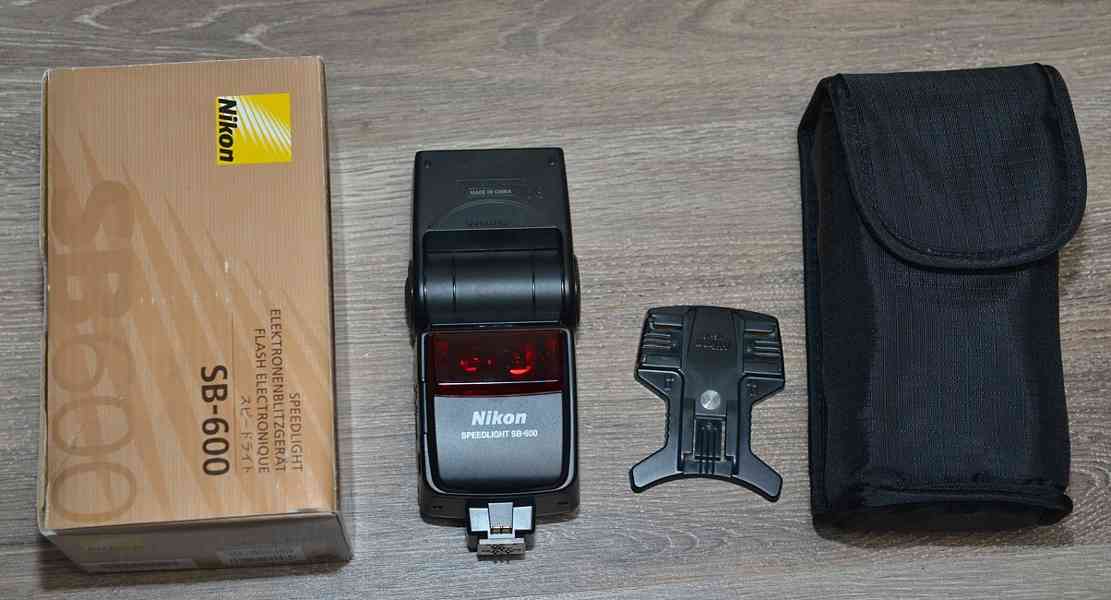 Nikon SPEEDLIGHT SB 600 **i-TTL*Směrné číslo: 30 - foto 3
