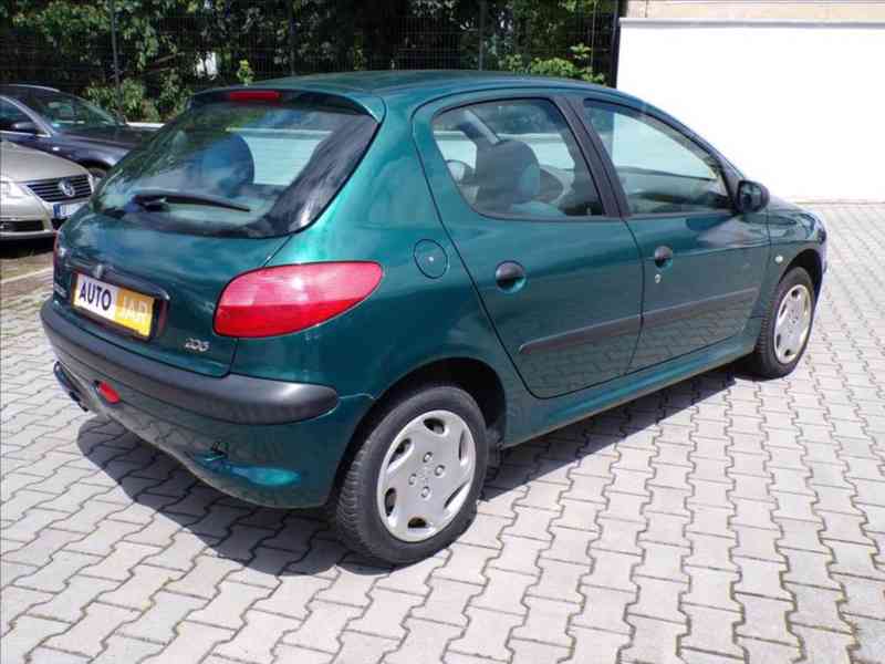 Peugeot 206 1,1 i KLIMATIZACE-HNED ODJÍŽDÍTE - foto 3