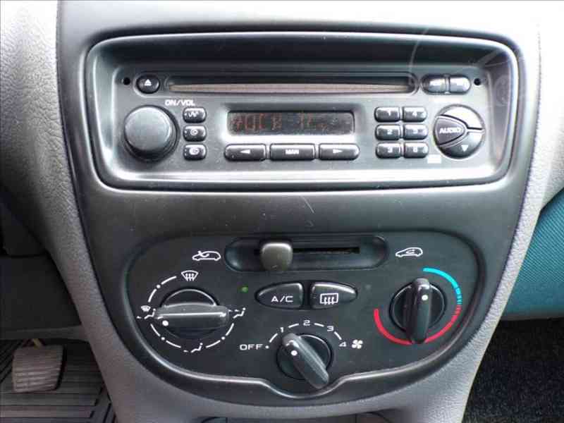 Peugeot 206 1,1 i KLIMATIZACE-HNED ODJÍŽDÍTE - foto 7