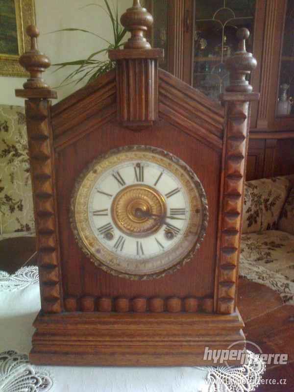Staré krbové hodiny ANSONIE z roku 1882. - foto 2