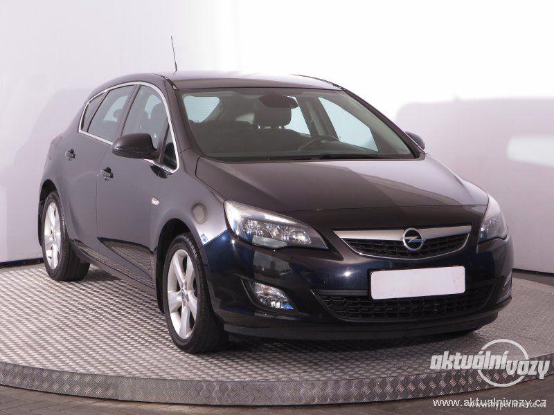 Opel Astra 1.4, benzín, rok 2010 - foto 1