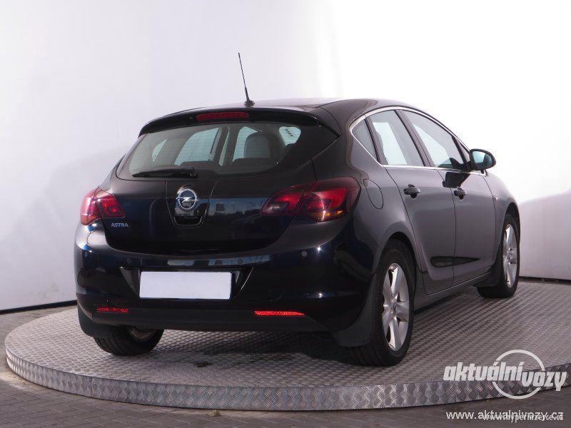 Opel Astra 1.4, benzín, rok 2010 - foto 16