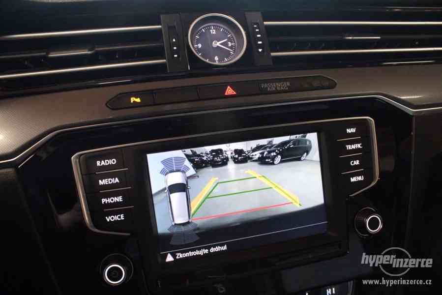 VW Passat  B8 2.0 TDI DSG R-LINE - foto 27