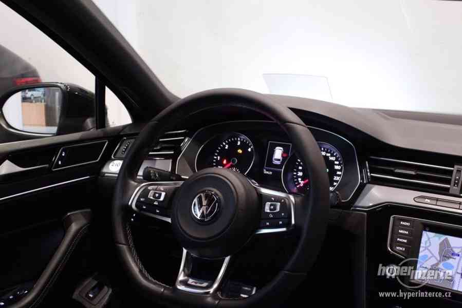 VW Passat  B8 2.0 TDI DSG R-LINE - foto 30