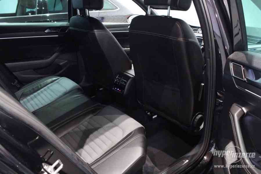 VW Passat  B8 2.0 TDI DSG R-LINE - foto 37