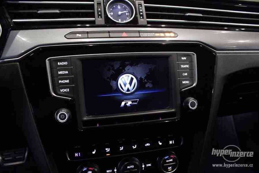VW Passat  B8 2.0 TDI DSG R-LINE - foto 39