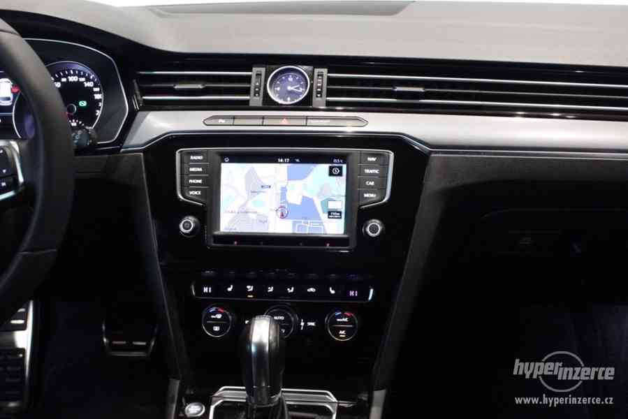 VW Passat  B8 2.0 TDI DSG R-LINE - foto 40