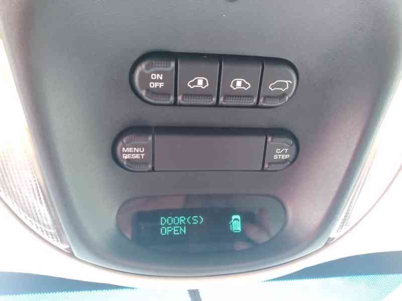 CHRYSLER GRAND VOYAGER 2.8 CRD LIMITED AT,AC,ČR,7 MÍST - foto 27