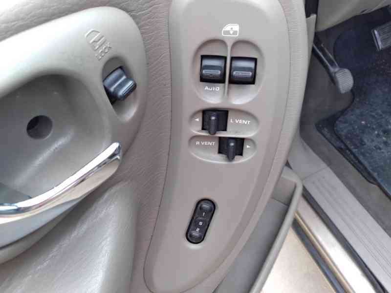 CHRYSLER GRAND VOYAGER 2.8 CRD LIMITED AT,AC,ČR,7 MÍST - foto 19