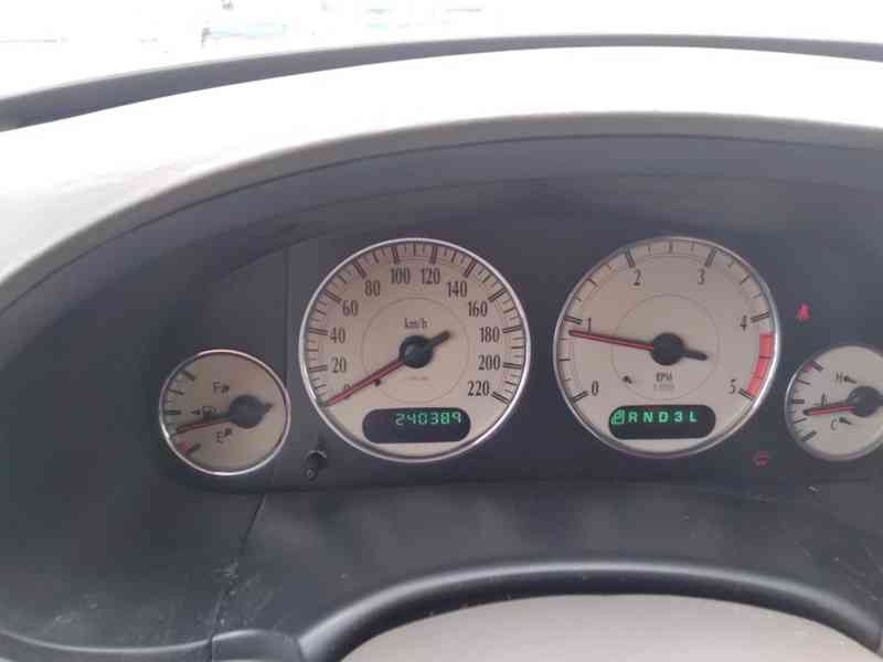 CHRYSLER GRAND VOYAGER 2.8 CRD LIMITED AT,AC,ČR,7 MÍST - foto 30