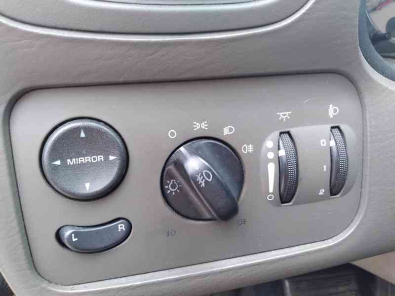 CHRYSLER GRAND VOYAGER 2.8 CRD LIMITED AT,AC,ČR,7 MÍST - foto 21