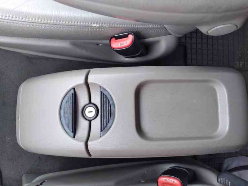 CHRYSLER GRAND VOYAGER 2.8 CRD LIMITED AT,AC,ČR,7 MÍST - foto 17