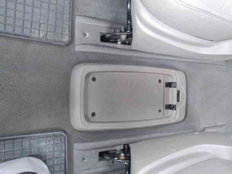 CHRYSLER GRAND VOYAGER 2.8 CRD LIMITED AT,AC,ČR,7 MÍST - foto 18