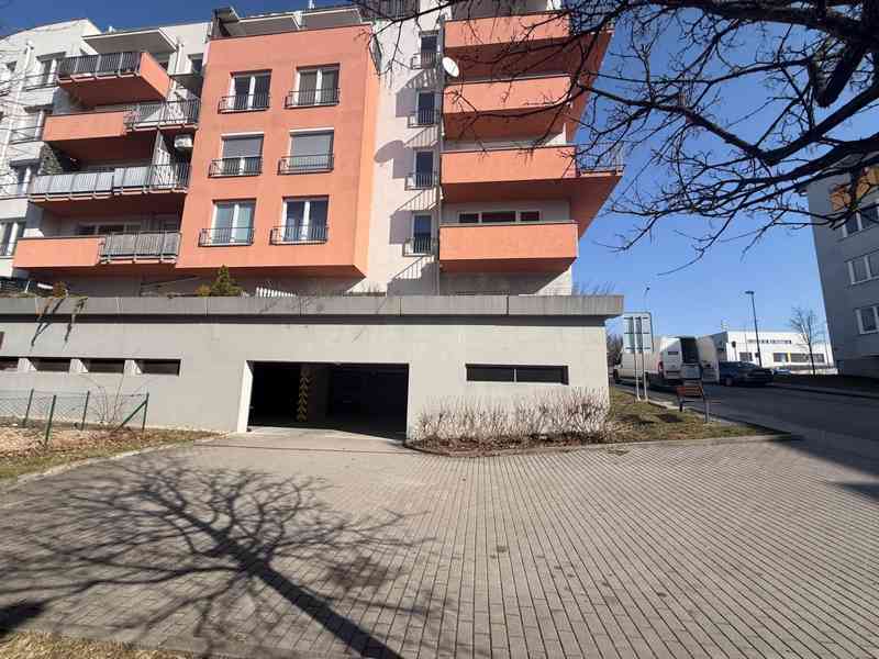 PRONÁJEM GARÁŽOVÉHO STÁNÍ ULICE ŘÍČANSKÁ, BRNO–BYSTRC  - foto 18