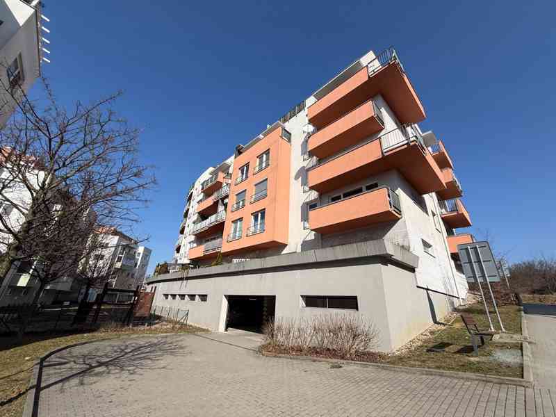 PRONÁJEM GARÁŽOVÉHO STÁNÍ ULICE ŘÍČANSKÁ, BRNO–BYSTRC  - foto 17