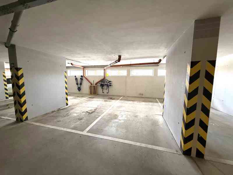 PRONÁJEM GARÁŽOVÉHO STÁNÍ ULICE ŘÍČANSKÁ, BRNO–BYSTRC  - foto 8