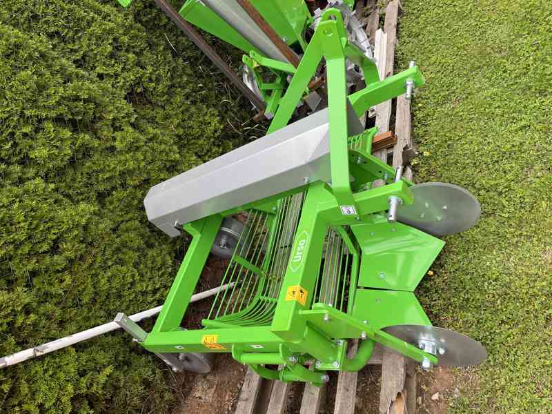 Vyorávač brambor BOMET vibrační - boční - foto 7