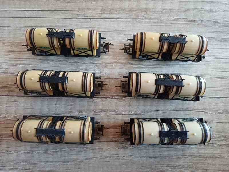 Vagony na přepravu vína.  TT - foto 2