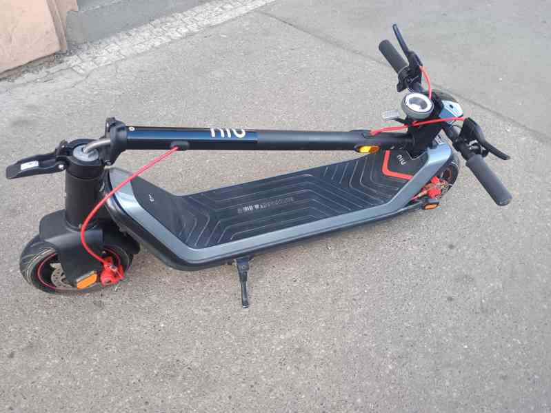 Ekoloběžka NIU KQi3 Max – 38 km/h, dojezd 65 km, výkon 900 W - foto 3