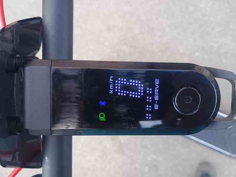 Ekoloběžka NIU KQi3 Max – 38 km/h, dojezd 65 km, výkon 900 W - foto 6