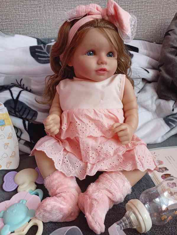 Realistická Reborn panenka s dlouhými vlásky  - foto 5