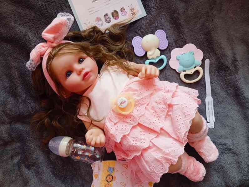 Realistická Reborn panenka s dlouhými vlásky  - foto 6