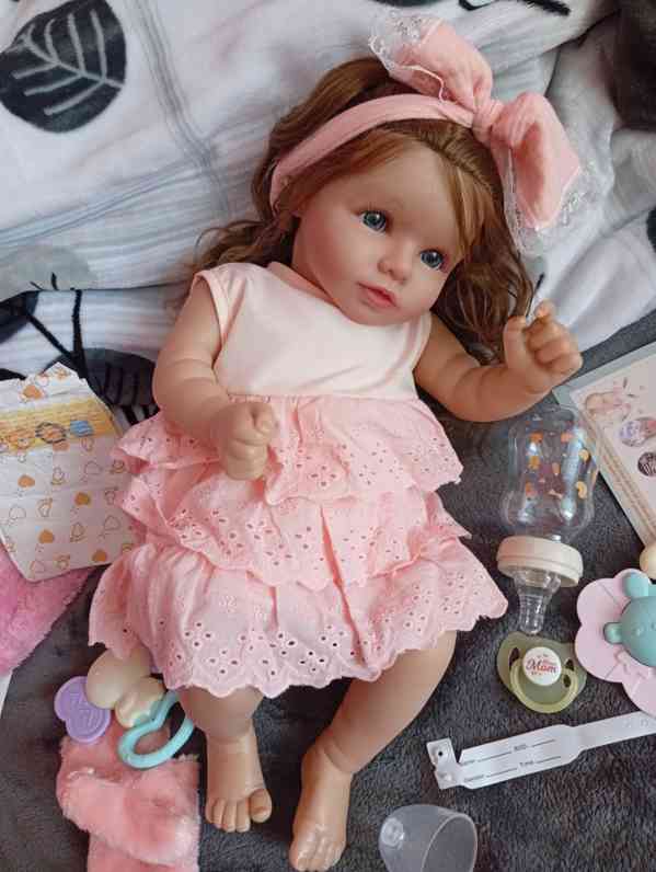 Realistická Reborn panenka s dlouhými vlásky  - foto 3
