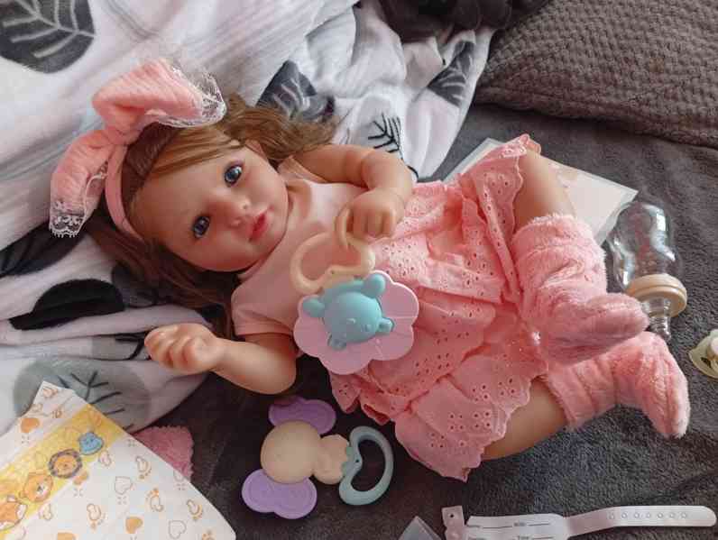 Realistická Reborn panenka s dlouhými vlásky  - foto 4