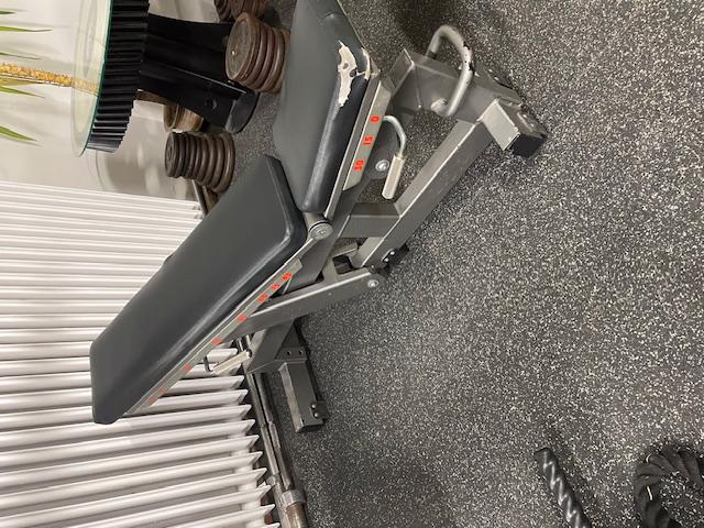 Polohovací lavička Technogym