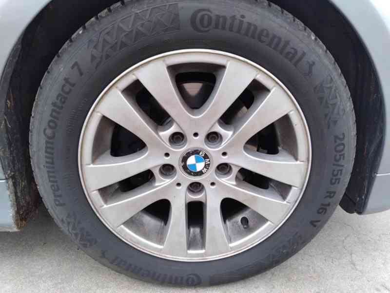 BMW 320i 110kW KLIMA - foto 33