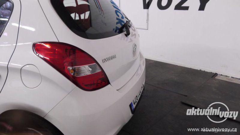 Hyundai i20 1.2, benzín, r.v. 2012 - foto 9