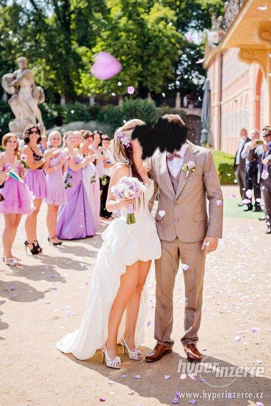 svatebni saty vpredu kratke vzadu dlouhe - foto 1