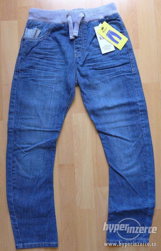 Nové modré nebo černé džíny pružný pas bez zapínání 146 - foto 1