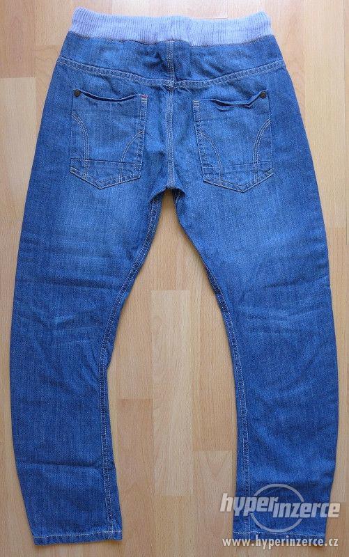 Nové modré nebo černé džíny pružný pas bez zapínání 146 - foto 2