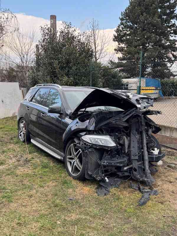 Mercedes-Benz CLE 350 havarovaný - foto 2